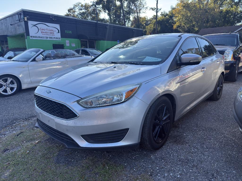 2016 Ford Focus SE's photo